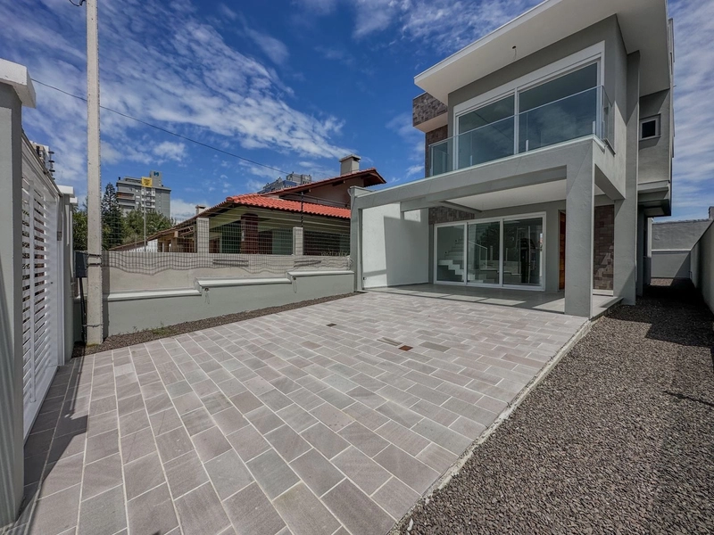 CASA NA CIDADE DE CAPAO DA CANOA PERTO DO MAR: 1ª foto da galeria de imagens do imóvel
