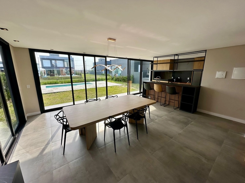 Casa Térrea de Alto Padrão no Condomínio Riviera – Xangri-Lá: 4ª foto da galeria de imagens do imóvel