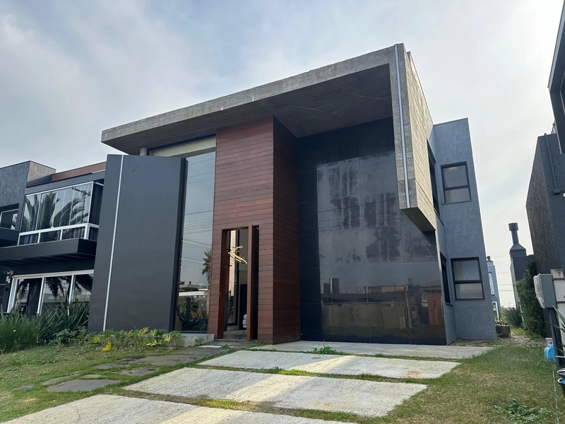 Casa Térrea de Alto Padrão no Condomínio Riviera – Xangri-Lá: 1ª foto da galeria de imagens do imóvel