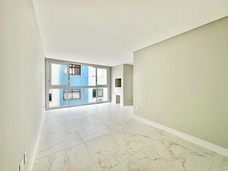 APARTAMENTO À VENDA COM TERRAÇO