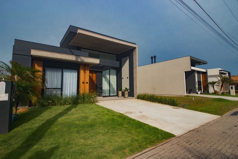 Casa Térrea de Alto Padrão – Finamente Mobiliada e Decorada: 2ª foto da galeria de imagens do imóvel