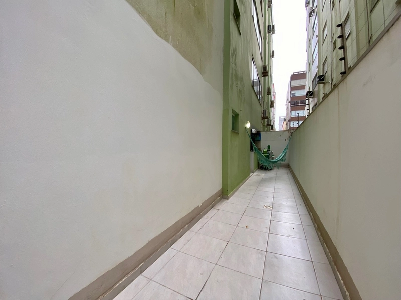 AO LADO DE UMA LINDA PRAÇA PERTO DO MAR E CENTRO: 16ª foto da galeria de imagens do imóvel