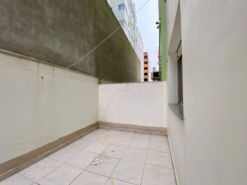 AO LADO DE UMA LINDA PRAÇA PERTO DO MAR E CENTRO: 15ª foto da galeria de imagens do imóvel