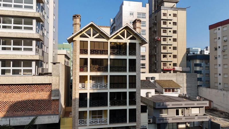 APARTAMENTO COM SACADA LIBERADA A POUCOS METROS DO MAR: 16ª foto da galeria de imagens do imóvel