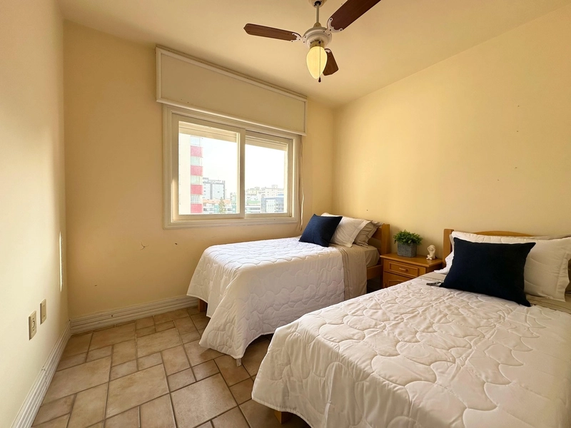 APARTAMENTO COM SACADA LIBERADA A POUCOS METROS DO MAR: 12ª foto da galeria de imagens do imóvel