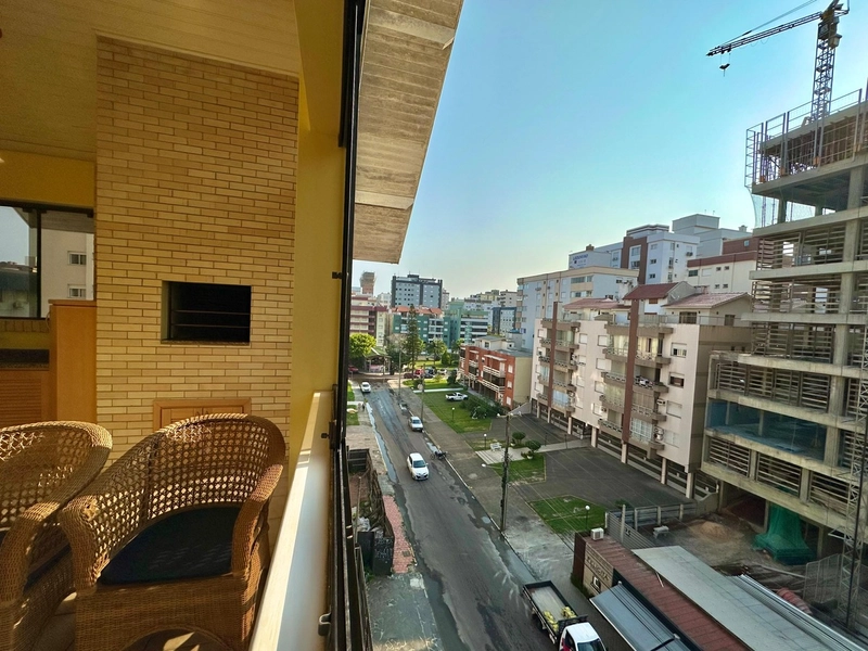 APARTAMENTO COM SACADA LIBERADA A POUCOS METROS DO MAR: 7ª foto da galeria de imagens do imóvel