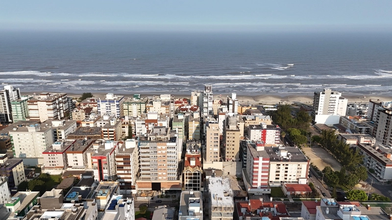 APARTAMENTO COM SACADA LIBERADA A POUCOS METROS DO MAR: 18ª foto da galeria de imagens do imóvel