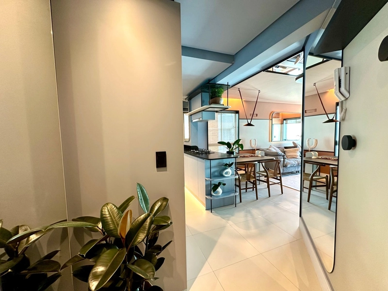 Apartamento mobiliado e decorado de dois dormitórios no Navegantes: 2ª foto da galeria de imagens do imóvel