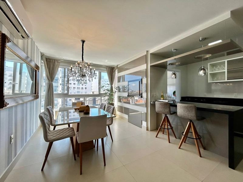 Apartamento de dois dormitórios, mobiliado e decorado no Centro: 4ª foto da galeria de imagens do imóvel