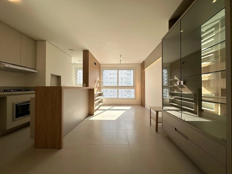APARTAMENTO COM VISTA MAR E SERRA NO BAIRRO NAVEGANTES: 1ª foto da galeria de imagens do imóvel