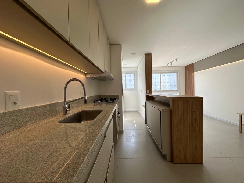 APARTAMENTO COM VISTA MAR E SERRA NO BAIRRO NAVEGANTES: 5ª foto da galeria de imagens do imóvel