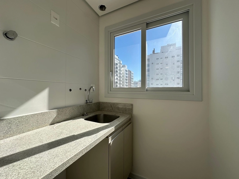 APARTAMENTO COM VISTA MAR E SERRA NO BAIRRO NAVEGANTES: 8ª foto da galeria de imagens do imóvel
