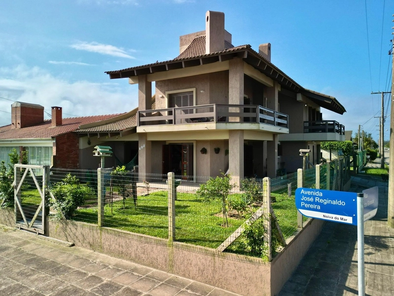 CASA DE ESQUINA EM XANGRILÁ NOIVA DO MAR: 1ª foto da galeria de imagens do imóvel