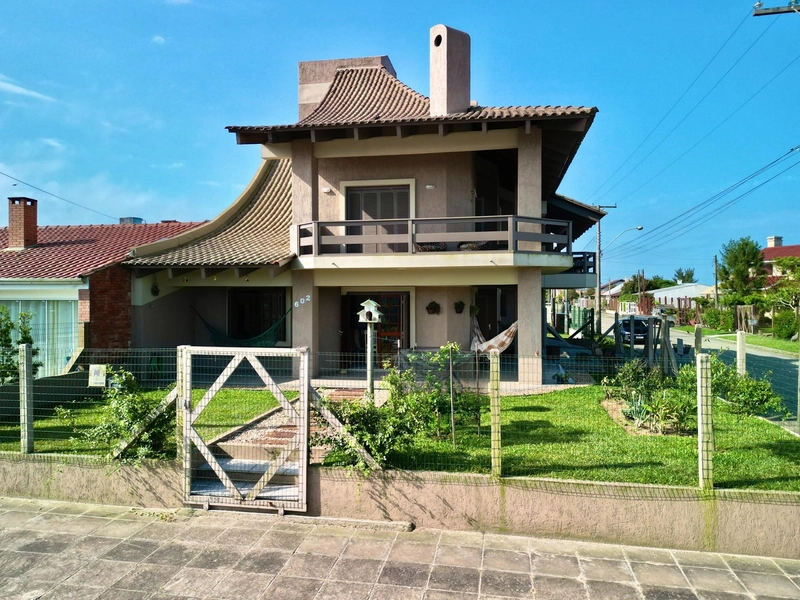 CASA DE ESQUINA EM XANGRILÁ NOIVA DO MAR: 2ª foto da galeria de imagens do imóvel