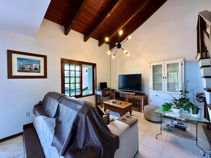 CASA DE ESQUINA EM XANGRILÁ NOIVA DO MAR: 5ª foto da galeria de imagens do imóvel