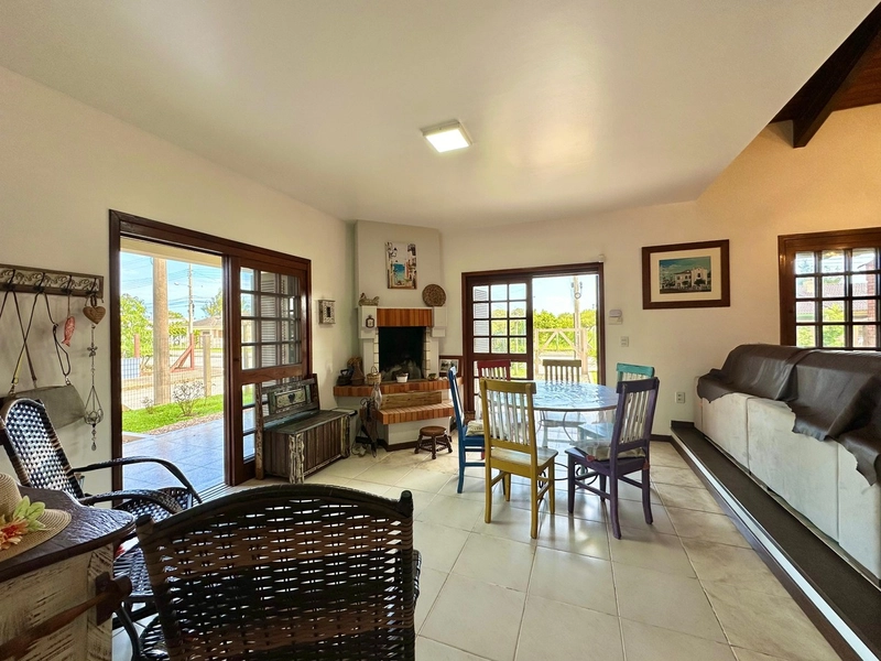 CASA DE ESQUINA EM XANGRILÁ NOIVA DO MAR: 6ª foto da galeria de imagens do imóvel