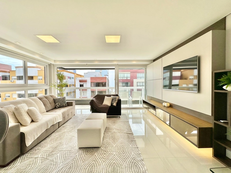APARTAMENTO À VENDA COM SACADA ABERTA DE FRENTE