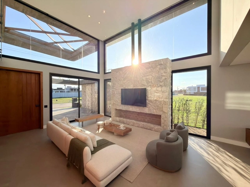 SOBRADO À BEIRA LAGO  ALTO PADRÃO - MOBILIADO & DECORADO: 3ª foto da galeria de imagens do imóvel