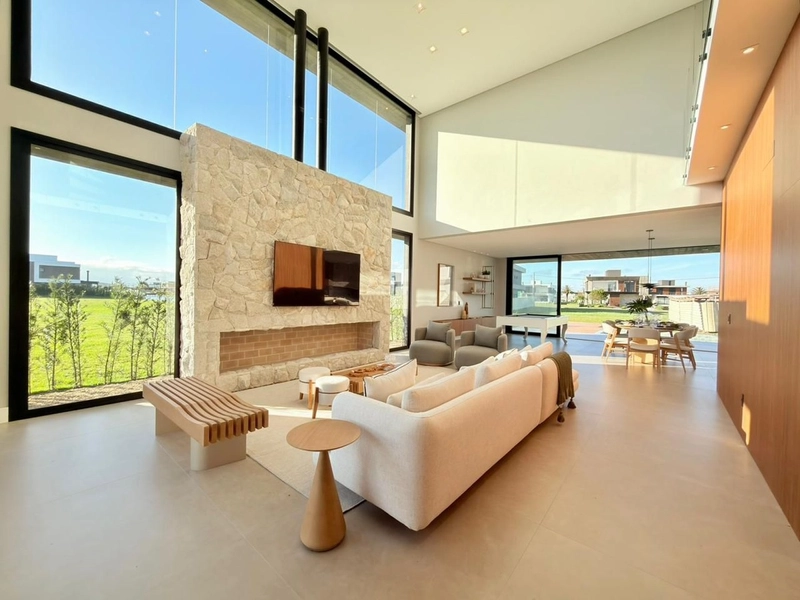 SOBRADO À BEIRA LAGO  ALTO PADRÃO - MOBILIADO & DECORADO: 4ª foto da galeria de imagens do imóvel