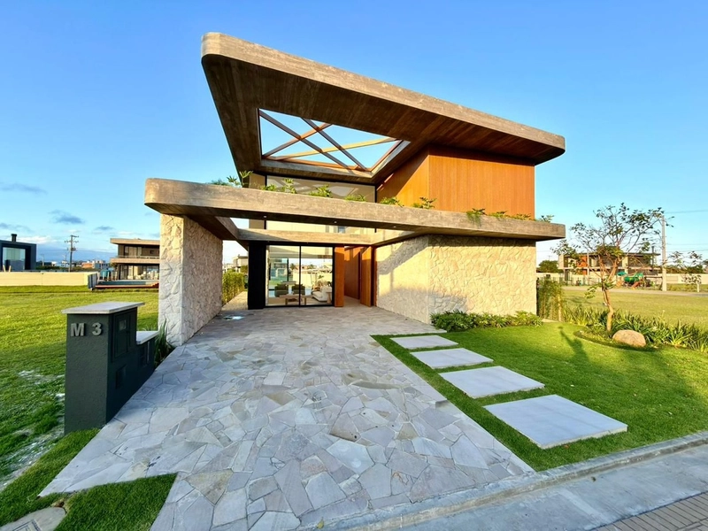 SOBRADO À BEIRA LAGO  ALTO PADRÃO - MOBILIADO & DECORADO: 1ª foto da galeria de imagens do imóvel