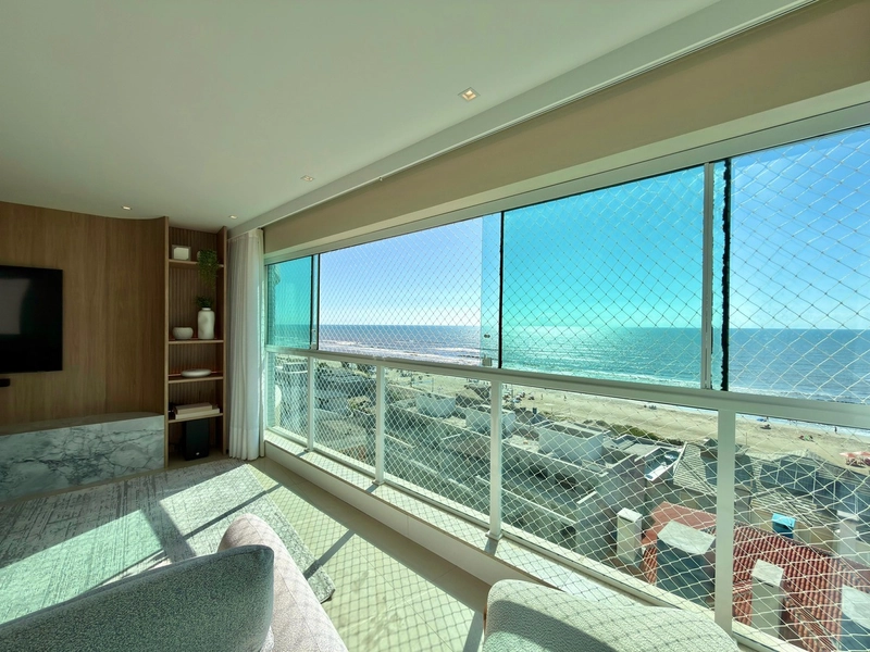 APARTAMENTO PÉ NA AREIA E FINAMENTE MOBILIADO E DECORADO: 2ª foto da galeria de imagens do imóvel