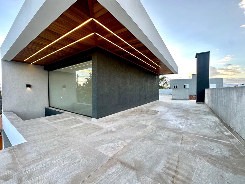 Casa de Alto Padrão com 3 Dormitórios no Bairro Zona Norte: 6ª foto da galeria de imagens do imóvel