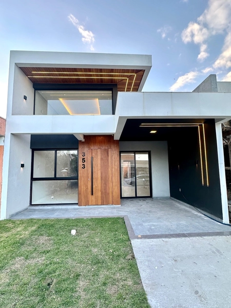 Casa de Alto Padrão com 3 Dormitórios no Bairro Zona Norte: 4ª foto da galeria de imagens do imóvel