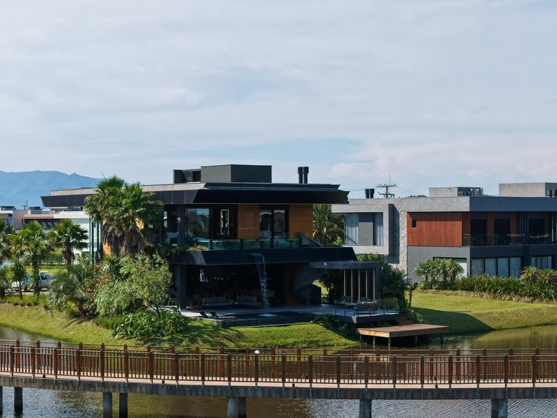 CONDOMÍNIO SENSE CASA ESQUINA DE LAGO À VENDA: 2ª foto da galeria de imagens do imóvel