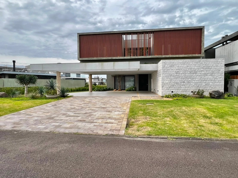 EXCELENTE OPORTUNIDADE EM CONDOMINIO BEIRA MAR DE ALTISSIMO PADRÃO
