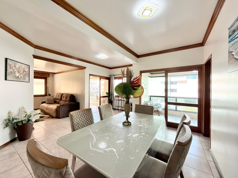 AMPLO APARTAMENTO FRENTE AVENIDA À VENDA