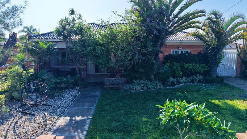 CASA EM ATLÂNTIDA À VENDA PRÓXIMO AO MAR (4 quadras): 2ª foto da galeria de imagens do imóvel