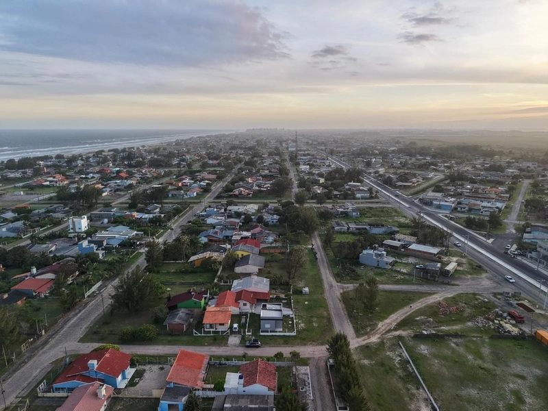 CASA À VENDA DE ESQUINA EM CAPÃO DA CANOA: 23ª foto da galeria de imagens do imóvel