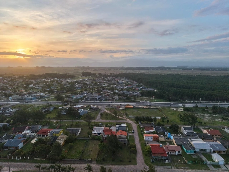 CASA À VENDA DE ESQUINA EM CAPÃO DA CANOA: 24ª foto da galeria de imagens do imóvel