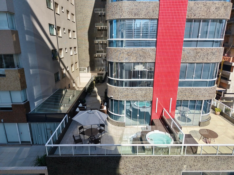 APARTAMENTO À VENDA COM TERRAÇO E VISTA PARA O MAR: 8ª foto da galeria de imagens do imóvel