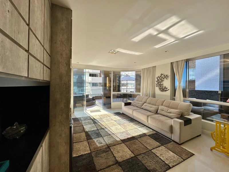 APARTAMENTO À VENDA COM TERRAÇO E VISTA PARA O MAR: 3ª foto da galeria de imagens do imóvel