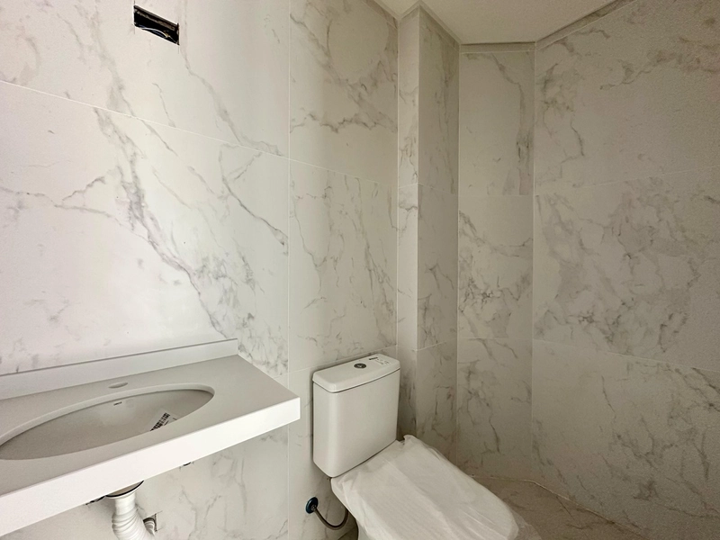 APARTAMENTO À VENDA COM TERRAÇO E INFRA COM  PISCINA E VISTA PARA O MA: 7ª foto da galeria de imagens do imóvel