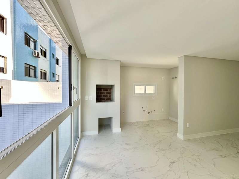 APARTAMENTO À VENDA COM TERRAÇO E INFRA COM  PISCINA E VISTA PARA O MA: 3ª foto da galeria de imagens do imóvel