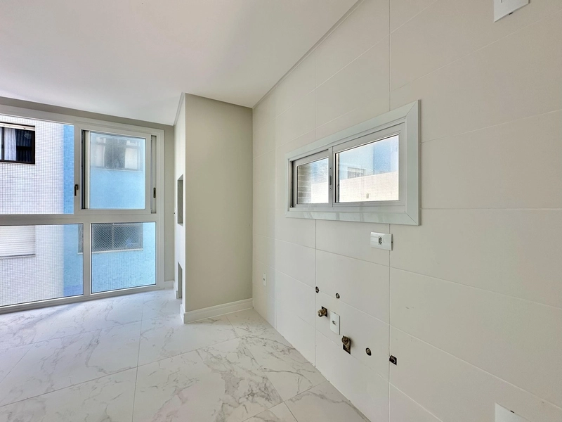 APARTAMENTO À VENDA COM TERRAÇO E INFRA COM  PISCINA E VISTA PARA O MA: 2ª foto da galeria de imagens do imóvel