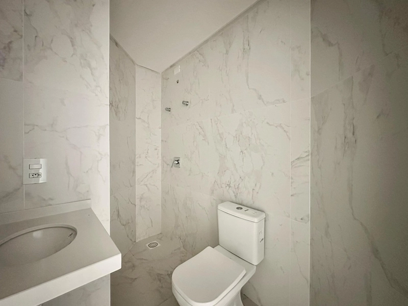 APARTAMENTO À VENDA COM TERRAÇO E INFRA COM  PISCINA E VISTA PARA O MA: 6ª foto da galeria de imagens do imóvel