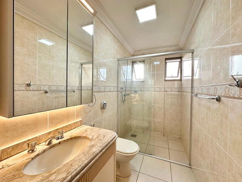 APARTAMENTO À VENDA COM VISTA ETERNA PARA MAR E PRAÇA - RARIDADE: 16ª foto da galeria de imagens do imóvel