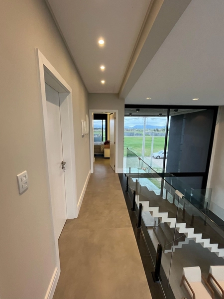 CASA COM PISCINA: 4ª foto da galeria de imagens do imóvel