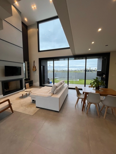 CASA COM PISCINA: 27ª foto da galeria de imagens do imóvel