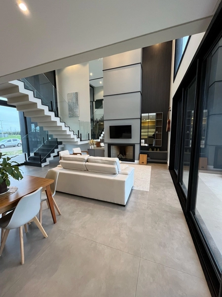 CASA COM PISCINA: 28ª foto da galeria de imagens do imóvel