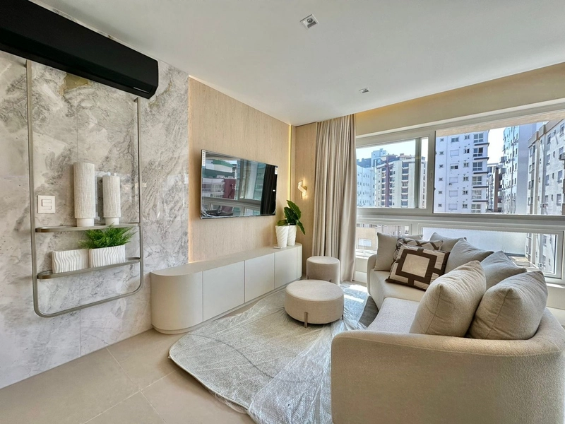 3 suítes decorado junto a praça Flavio Boianoviski