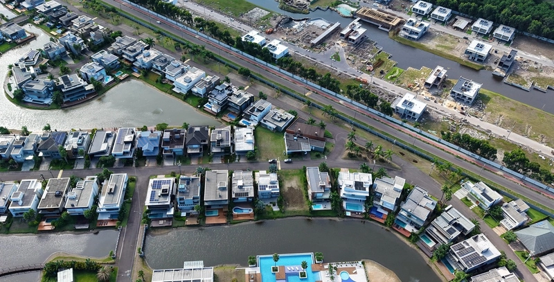 LOTE À VENDA PRÓXIMO AO LAGO E CLUBE: 6ª foto da galeria de imagens do imóvel