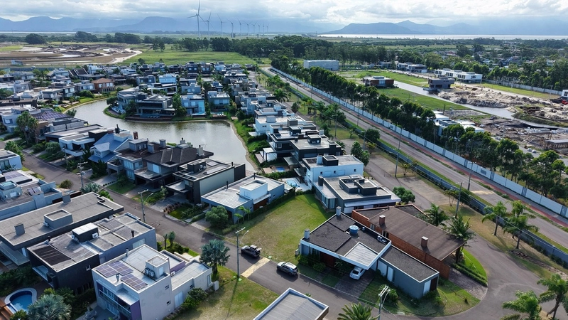 LOTE À VENDA PRÓXIMO AO LAGO E CLUBE: 8ª foto da galeria de imagens do imóvel