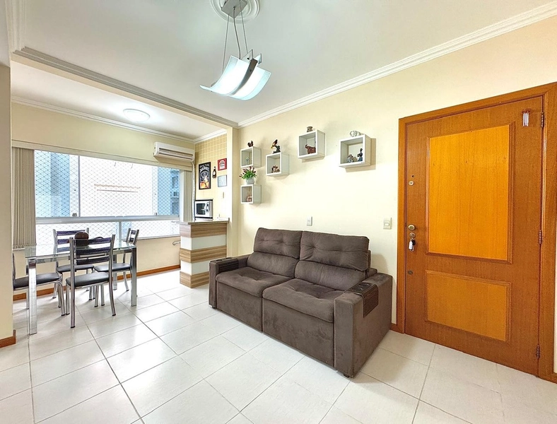 APARTAMENTO À AVENDA AO LADO DA PRAÇA FLÁVIO BOIANOVSKI: 3ª foto da galeria de imagens do imóvel