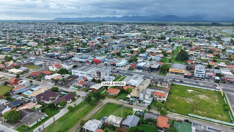 CASA DE ESQUINA COM ÁREA VERDE: 5ª foto da galeria de imagens do imóvel