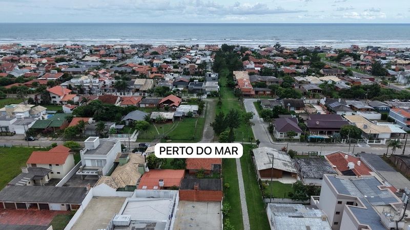 CASA DE ESQUINA COM ÁREA VERDE: 4ª foto da galeria de imagens do imóvel