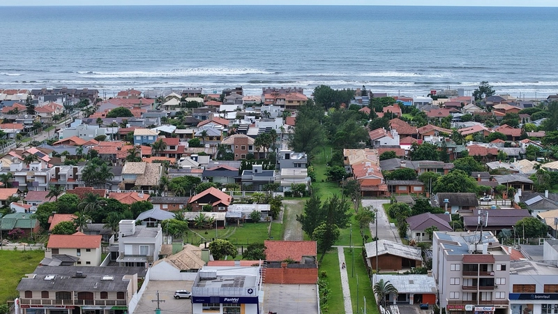 CASA DE ESQUINA COM ÁREA VERDE: 9ª foto da galeria de imagens do imóvel